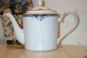 NEW Noritake SQUIREWOOD Tea Pot (Server) - NEW IN BOX & VERY RARE - RETIRED