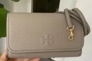 TORY BURCH THEA SMALL PEBBLE FLAT WALLET CROSSBODY BAG COLOR GRAY HERON