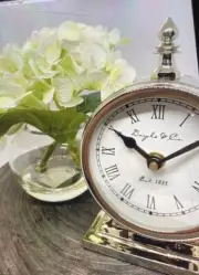 ROUND SILVER MANTEL CLOCK-DOUGLAS & CO.-EUC-H18xDIAM11cm-BATTERY INCLUDED