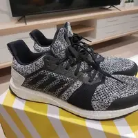 在飛比找旋轉拍賣優惠-adidas boost系列 灰白