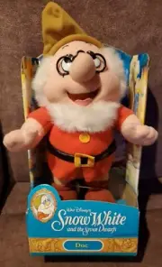 WALT DISNEY DOC SNOW WHITE AND THE SEVEN DWARFS PLUSH NEW IN BOX #10109