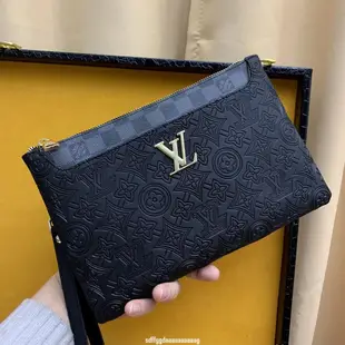 星兒店/二手Louis Vuitton LV路易威登 LV 聯名設計款手拿包 男用 晚宴手拿包 Lv長夾包包