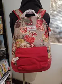 在飛比找Yahoo!奇摩拍賣優惠-Cath Kidston【英國正品】大朵花卉  拼接紅色皮革