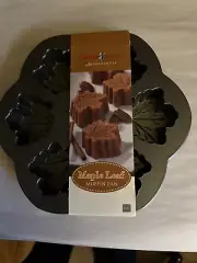 Maple Leaf Muffin Pan