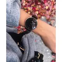 在飛比找蝦皮購物優惠-MVMT 經典款 38mm 黑色 女錶 真皮 手錶 美國 正