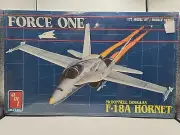 AMT Ertl Force One McDonnell Douglas F-18A Hornet 1:72 Scale