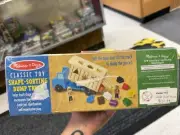 NEW Melissa & Doug Shape-Sorting Wooden Dump Truck Toy 2 Figures & 9 Shapes
