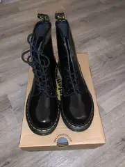 Brand New Dr. Martens boots womens size 7 black