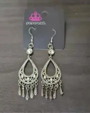 Paparazzi VIVA LA DIVA white earrings