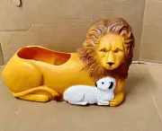 Blow Mold Lion Lamb Peace Planter Vintage 1995 Union products Don Featherstone