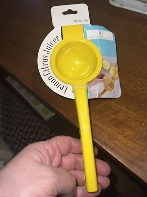 Manual Juicer Citrus Lemon Squeezer,Fruit Lime Press Metal,Kitchen Tool(yellow）