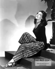 ACTRESS LORETTA YOUNG - 8X10 PUBLICITY PHOTO (AB-949)