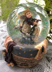 BOYDS FOLKSTONES FAERIES - DUSTY ROSE..DUST BUNNIES CAN'T HIDE SNOW GLOBE/MUSICL