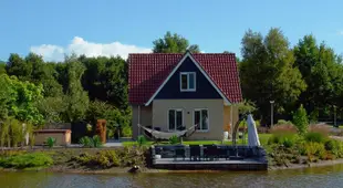 Well-kept house with a bubble bath, 20 km from Assen