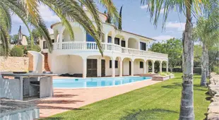 Stunning home in Silves with WiFi and 4 Bedrooms