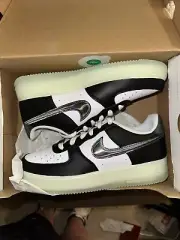 NIKE AIR FORCE 1 LV8_WHITE/BLACK-GREEN FZ5529-103-SIZE 6y Or 7.5W
