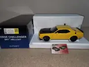 1:18 Autoart Dodge Challenger SRT Hellcat Widebody Yellow / Satin Black bonnet