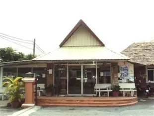 鮑勃梅茲小屋及餐廳Sbov Meas Bungalow & Restaurant