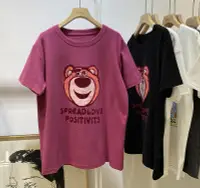 在飛比找Yahoo!奇摩拍賣優惠-bs精品 (實拍)加大卡通T恤純棉包領草莓熊印花寬鬆休閒T恤
