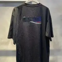 在飛比找Yahoo!奇摩拍賣優惠-Balenciaga巴黎世家黑色可樂膠帶短袖T恤【國內現貨】