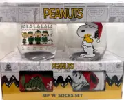 PEANUTS Snoopy Hug Glass & Peanuts Gang Sing, 2 Pairs Socks Charlie Brown Snoopy