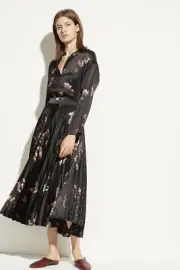 NWT VINCE Black Mixed Tulip Print Pleated A-Line Midi Skirt (Size 8)
