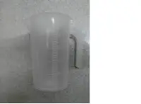 在飛比找Yahoo!奇摩拍賣優惠-量杯 量壺 塑膠量杯 500cc