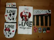 DISNEY Mickey & Minnie Kitchen Towels Set, 2 Mini Mitts & 4 Pack Spatula Set.