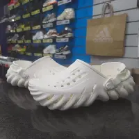 在飛比找蝦皮購物優惠-Crocs 卡駱馳 ( 中性鞋 ) ECHO波波克駱格 20