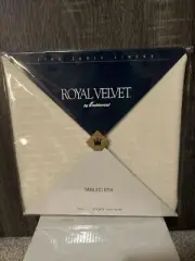 NWT Vintage Royal Velvet Oval Tablecloth