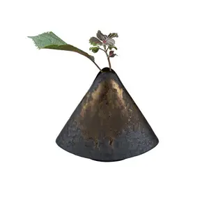 黑鐵釉花器