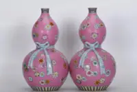 在飛比找Yahoo!奇摩拍賣優惠-清乾隆，琺瑯彩粉地扒花皮球花布袋葫蘆瓶，高28cm，口徑3.