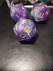MTG D20 Streets Of New Capenna Jumbo Oversized Dice Purple Sky Gold