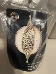 Holliday Vintage White & Gold Sequin Bead Christmas Ball Ornament Kit 4082A NOS