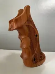 New Decorative praduak wood Prof.Target Grips for S&W, K/L ROUND BUTT 686
