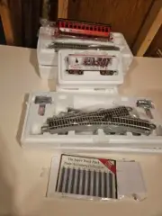 VINTAGE RARE COLLECTIBLE!Hawthorne Village Budweiser Trains & Masterpiece Railwa