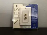 Niles Speaker/Amplifier Convenience Outlet NEW 5w-2d white