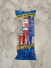 Hello Kitty Holding Pink Heart PEZ Dispenser NEW SEALED