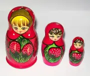 * NESTING DOLLS MATRYOSHKA 3 pc SET, 3.5" STRAWBERRIES