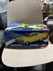 1956 LINCOLN PREMIERE CONVERTIBLE 1:18 PLATINUM SUNSTAR Bad Box