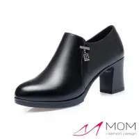 在飛比找momo購物網優惠-【MOM】真皮踝靴 中跟踝靴/真皮柔軟牛皮氣質中跟踝靴(黑)
