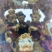 Vintage Miniature C Cory Resin adorable Bear Nativity with Stable 7 piece set