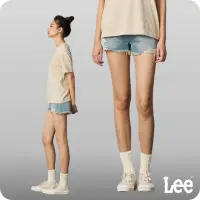 在飛比找momo購物網優惠-【Lee 官方旗艦】女裝 牛仔短褲 / 刷破抽鬚 淺藍洗水(