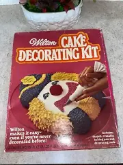 New Vintage Wilton Cake Decorating Kit With Clown Design - Includes Baking Pan &