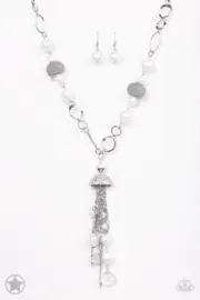 Paparazzi Designated Diva White Blockbuster Necklace NWT