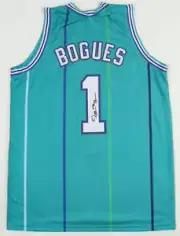 MUGGSY BOGUES SIGNED AUTOGRAPHED CHAROLETTE HORNETS BLUE NBA JERSEY.