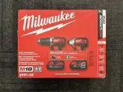 Milwaukee 18V Lithium-Ion Drill Driver/Impact Driver Combo Kit - 2691-22