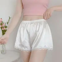 在飛比找蝦皮購物優惠-現貨· 韓國製 🇰🇷 2色 👗緞面蕾絲👗 安全褲 內著 短褲