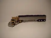 DCP FIRST GEAR 1/64 GOLD PETE 379 WITH SLEEPER & TRI-AXLE WILSON GRAIN TRAILER