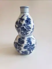 Takahashi Blue And White Hour Glass Shape Bud Vase Floral Pattern Japanese